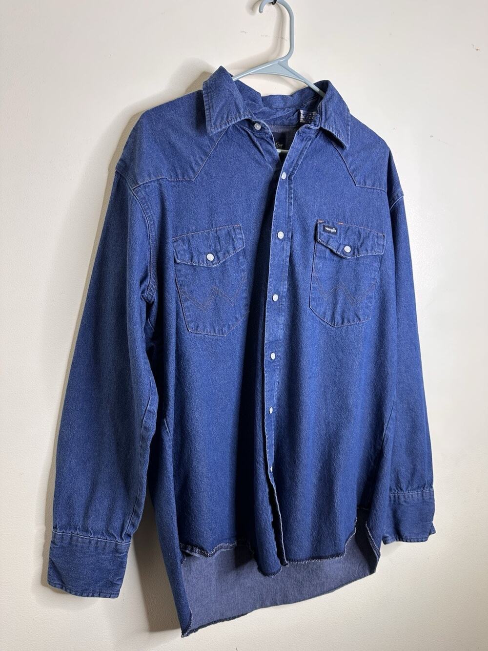 Vintage Wrangler Western Snap Close Shirt Size Large Dark Wash Work Cowboy